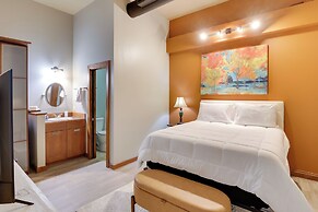 Ultimate Convenience: Historic Dtwn Marshall Apt!