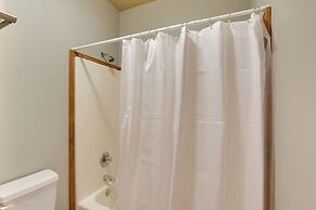 Ultimate Convenience: Historic Dtwn Marshall Apt!