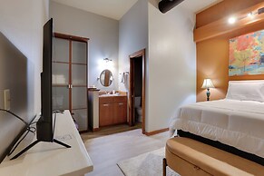 Ultimate Convenience: Historic Dtwn Marshall Apt!