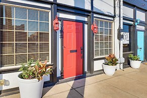 Ultimate Convenience: Historic Dtwn Marshall Apt!