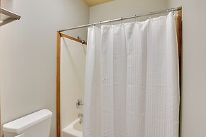 Ultimate Convenience: Historic Dtwn Marshall Apt!