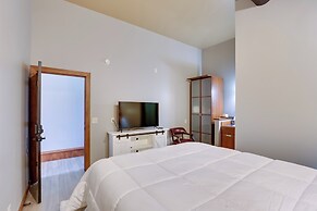 Ultimate Convenience: Historic Dtwn Marshall Apt!