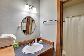 Ultimate Convenience: Historic Dtwn Marshall Apt!