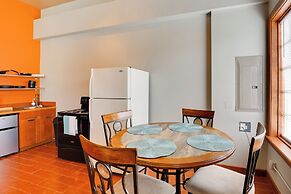 Ultimate Convenience: Historic Dtwn Marshall Apt!