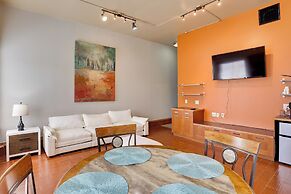 Ultimate Convenience: Historic Dtwn Marshall Apt!