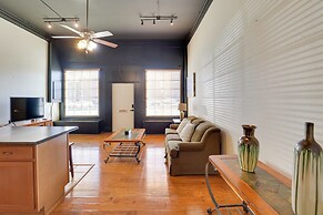Steps to Restaurants & Shops! Dtwn Marshall Apt