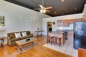 Steps to Restaurants & Shops! Dtwn Marshall Apt
