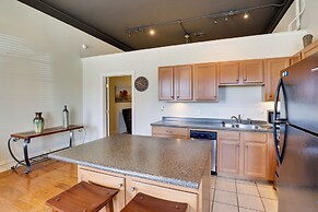 Steps to Restaurants & Shops! Dtwn Marshall Apt