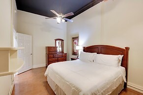 Steps to Restaurants & Shops! Dtwn Marshall Apt
