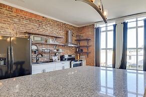 Shop, Dine & Unwind at Historic Dtwn Marshall Apt