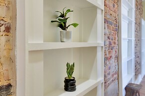 Shop, Dine & Unwind at Historic Dtwn Marshall Apt