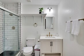 Shop, Dine & Unwind at Historic Dtwn Marshall Apt