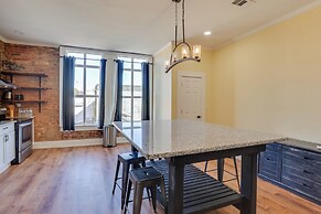 Shop, Dine & Unwind at Historic Dtwn Marshall Apt