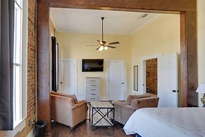 Shop, Dine & Unwind at Historic Dtwn Marshall Apt