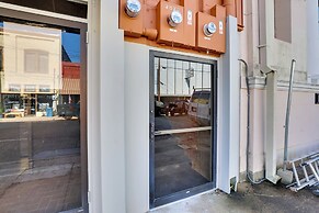 Walk to Museums! Historic Downtown Marshall Apt