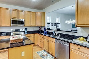 1 Mi to Dtwn Cincinnati: Spacious Townhome w/ Deck