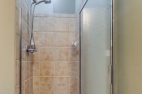 1 Mi to Dtwn Cincinnati: Spacious Townhome w/ Deck