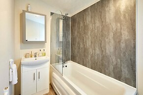 Host Stay Pine Lodge