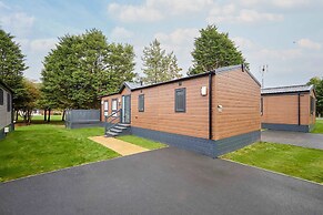 Host Stay Pine Lodge