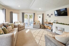 Host Stay Pine Lodge