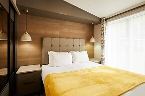 Host Stay Royal Pines Lodge