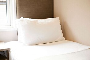 Host Stay Royal Pines Lodge