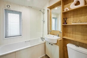 Host Stay Kinship Lodge