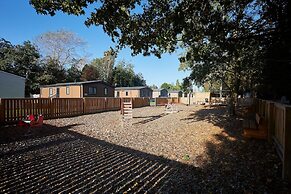 Host Stay Kinship Lodge