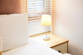 Host Stay Kinship Lodge