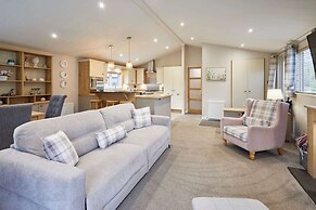 Host Stay Kinship Lodge