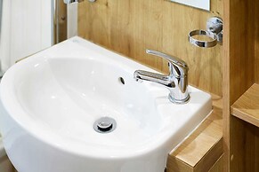 Host Stay Kinship Lodge