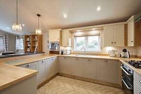 Host Stay Kinship Lodge