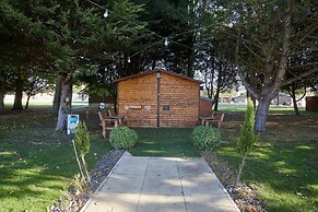 Host Stay Kinship Lodge