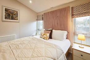 Host Stay Kinship Lodge