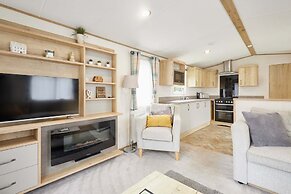 Host Stay Squirrel Lodge