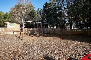 Host Stay Squirrel Lodge