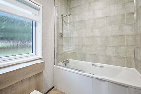 Host Stay Brackencroft Lodge