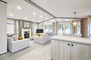 Host Stay Brackencroft Lodge