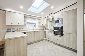 Host Stay Brackencroft Lodge