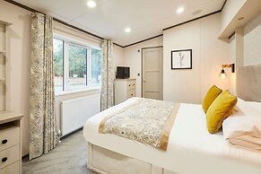 Host Stay Brackencroft Lodge