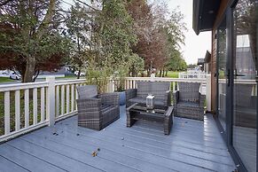 Host Stay Foxglove Lodge