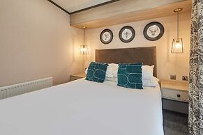Host Stay Teejay s Lodge