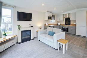 Host Stay Tarn Lodge