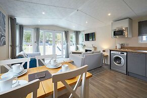 Host Stay Tarn Lodge