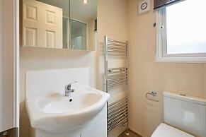 Host Stay Tarn Lodge