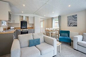 Host Stay Tarn Lodge