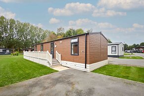 Host Stay Tarn Lodge