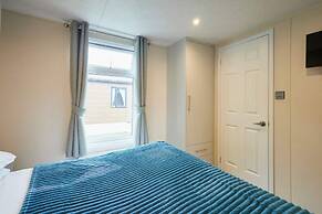 Host Stay Tarn Lodge