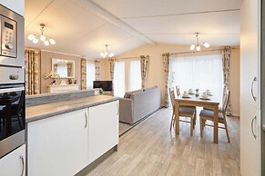 Host Stay Woodpecker Lodge