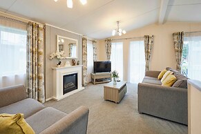 Host Stay Woodpecker Lodge